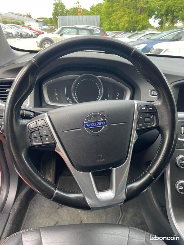 
                                                Voiture
                                                 Volvo V60 2.0D D3 - 16V TURBO