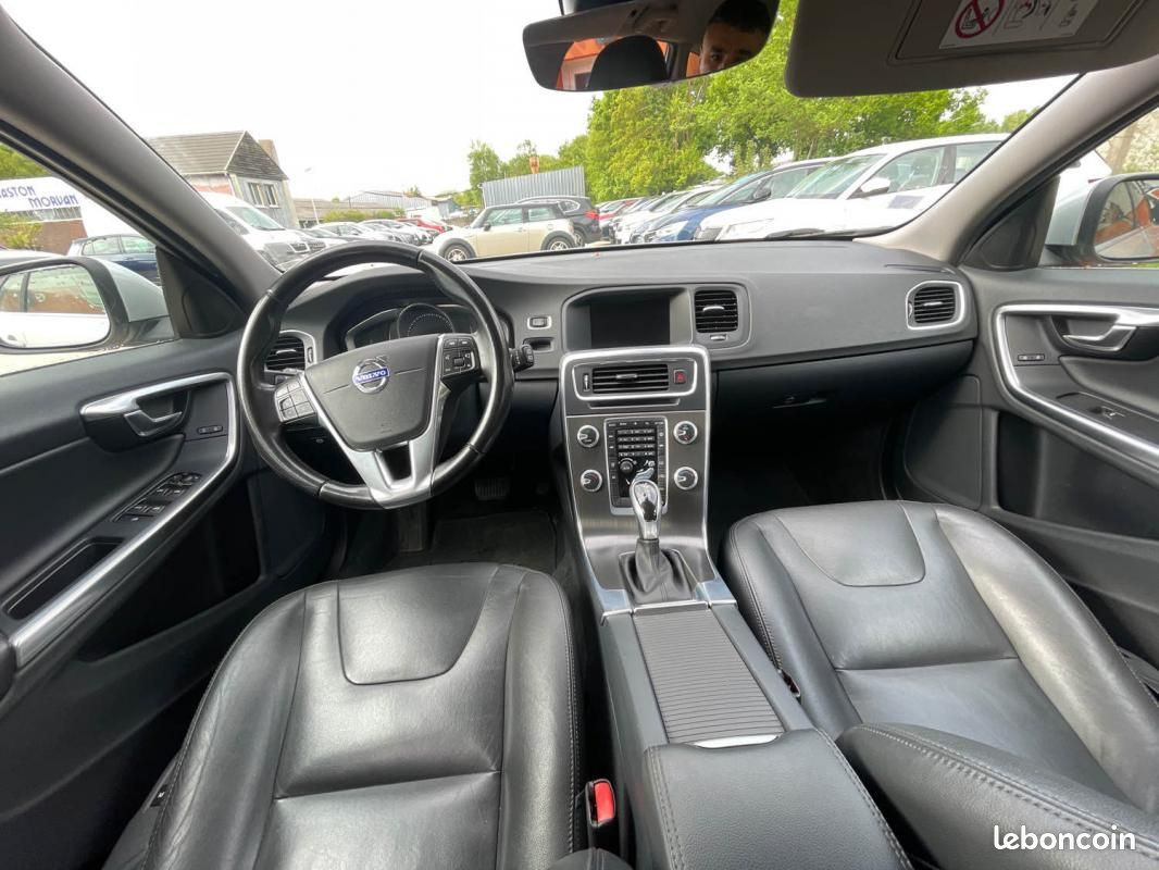 
                                                Voiture
                                                 Volvo V60 2.0D D3 - 16V TURBO