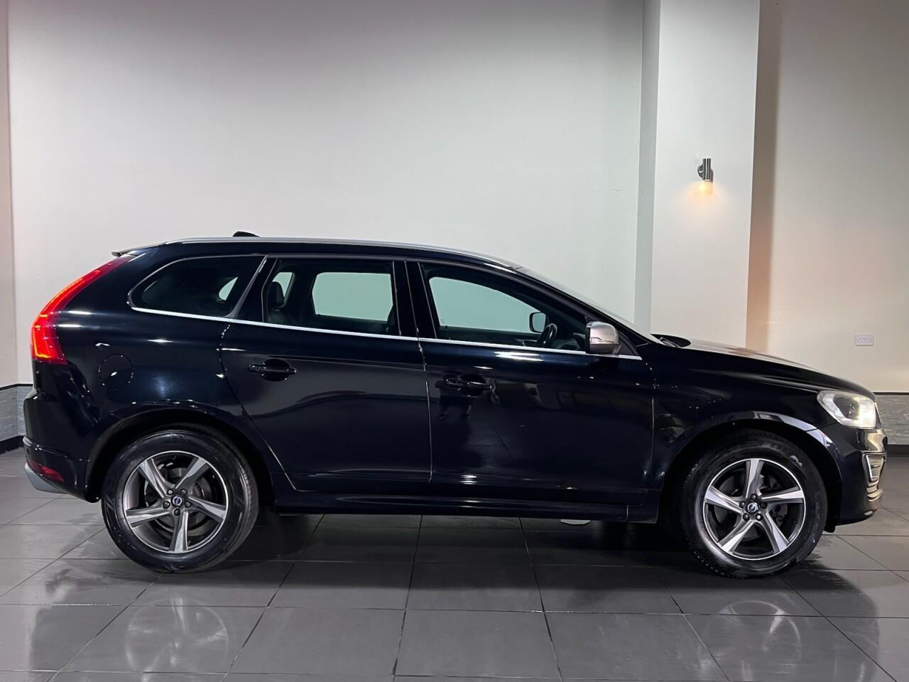 Voiture
                                                 Volvo XC60 2.0 D4 R-Design Lux SUV 5dr Diesel Geartronic Euro 6 (s/s) (181 ps)
