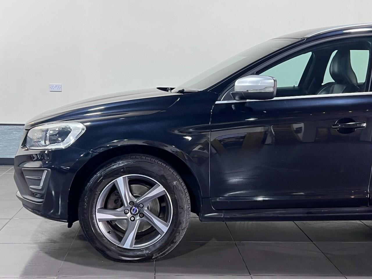Voiture
                                                 Volvo XC60 2.0 D4 R-Design Lux SUV 5dr Diesel Geartronic Euro 6 (s/s) (181 ps)