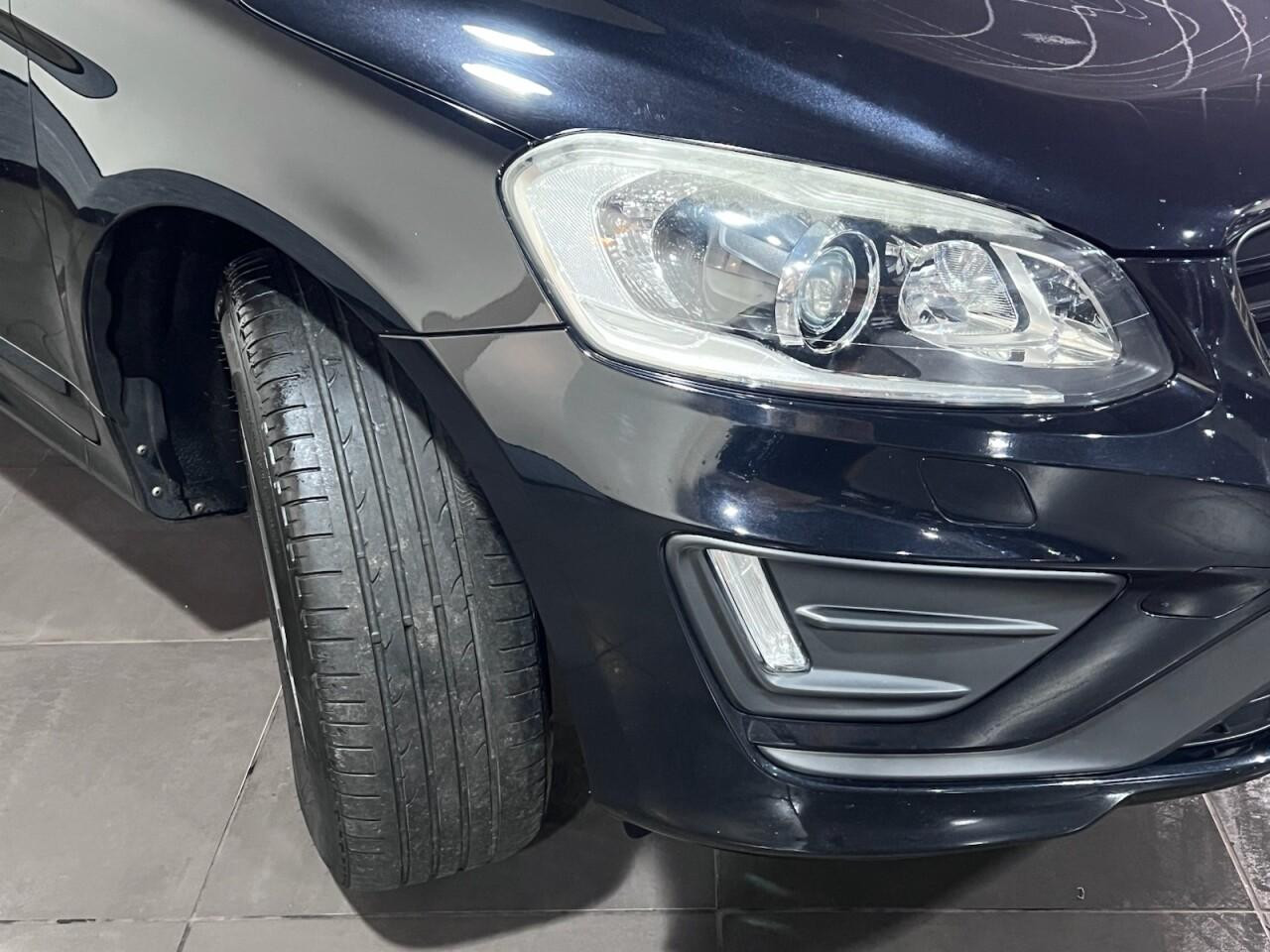 Voiture
                                                 Volvo XC60 2.0 D4 R-Design Lux SUV 5dr Diesel Geartronic Euro 6 (s/s) (181 ps)