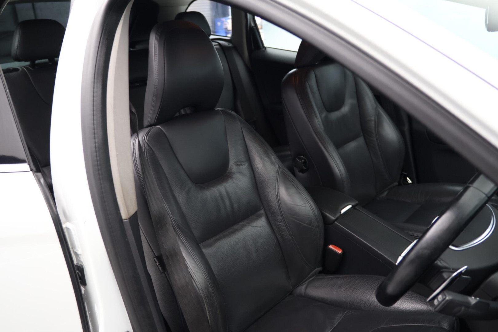 
                                                Voiture
                                                 Volvo XC60 2.4 D5 SE Lux Nav Geartronic AWD Euro 5 5dr