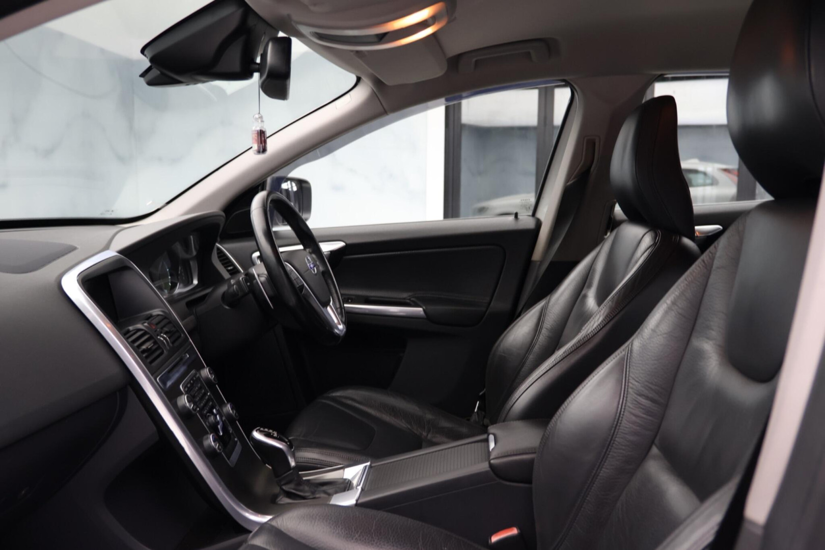 
                                                Voiture
                                                 Volvo XC60 2.4 D5 SE Lux Nav Geartronic AWD Euro 5 5dr