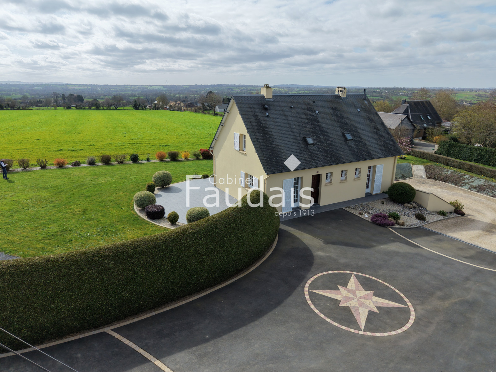 
                                                Vente
                                                 vue dégagée, 5 minutes de ST LO