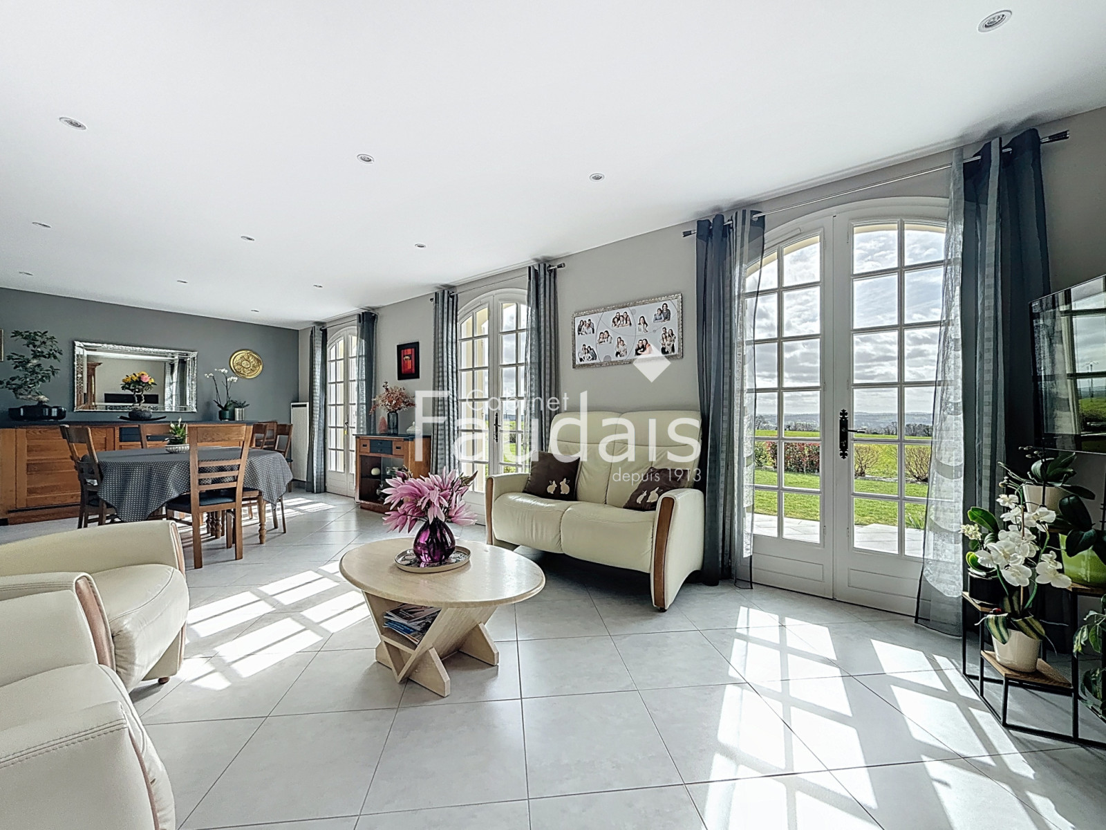 
                                                Vente
                                                 vue dégagée, 5 minutes de ST LO