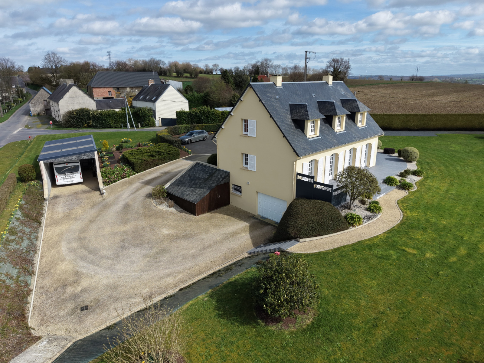 
                                                Vente
                                                 vue dégagée, 5 minutes de ST LO