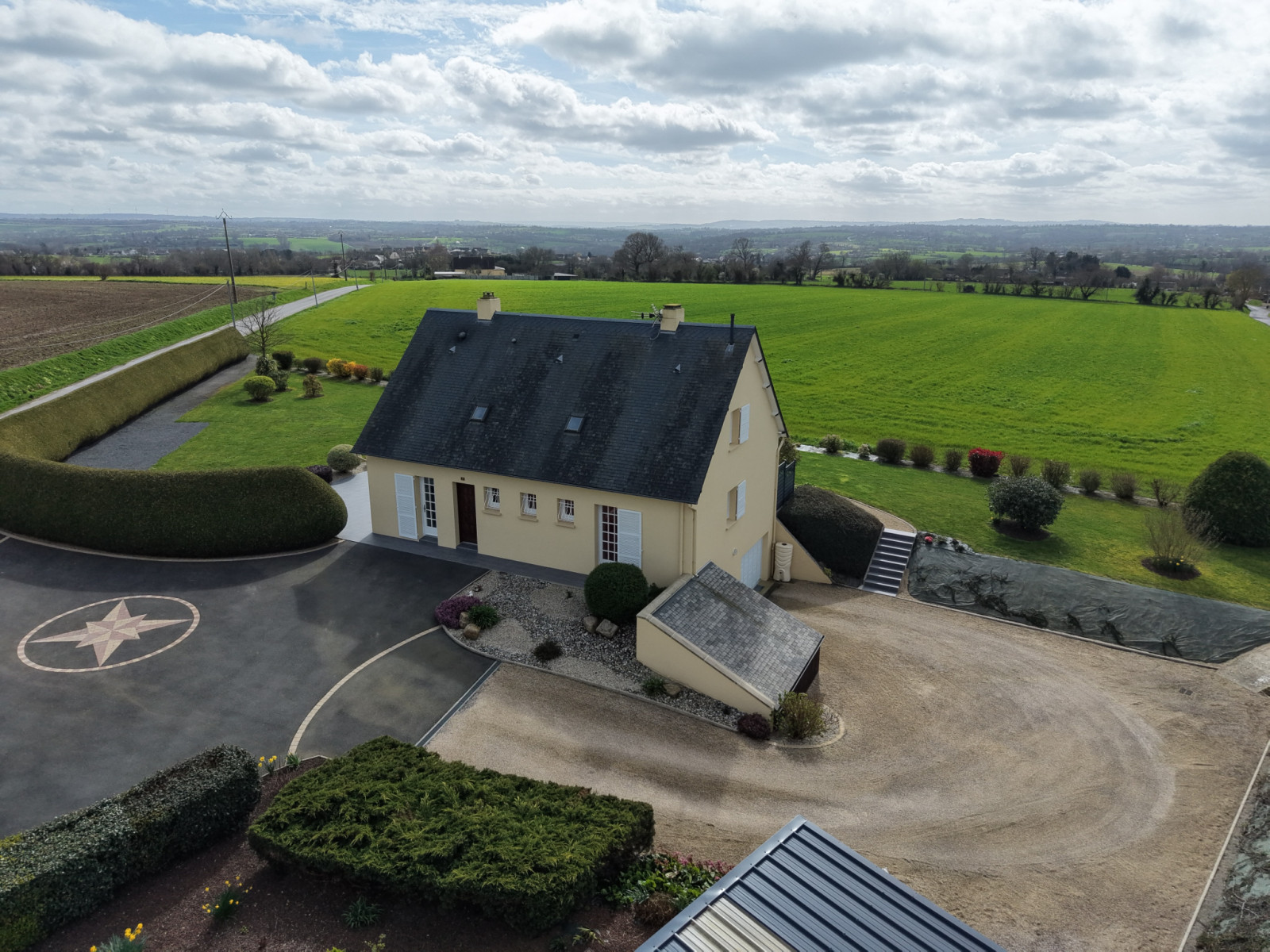 
                                                Vente
                                                 vue dégagée, 5 minutes de ST LO