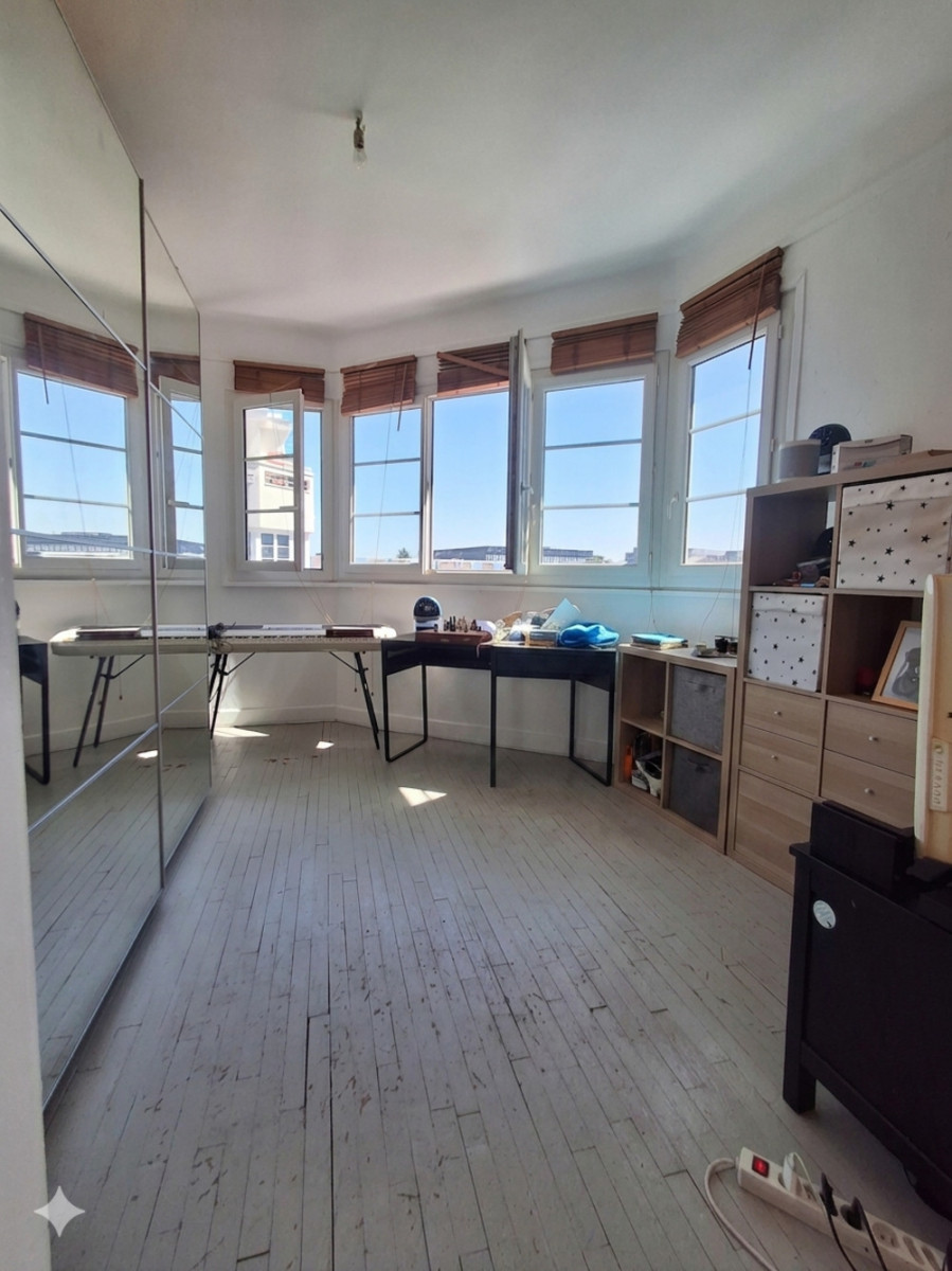 
                                                Vente
                                                 VUE DÉGAGÉE BALCON
