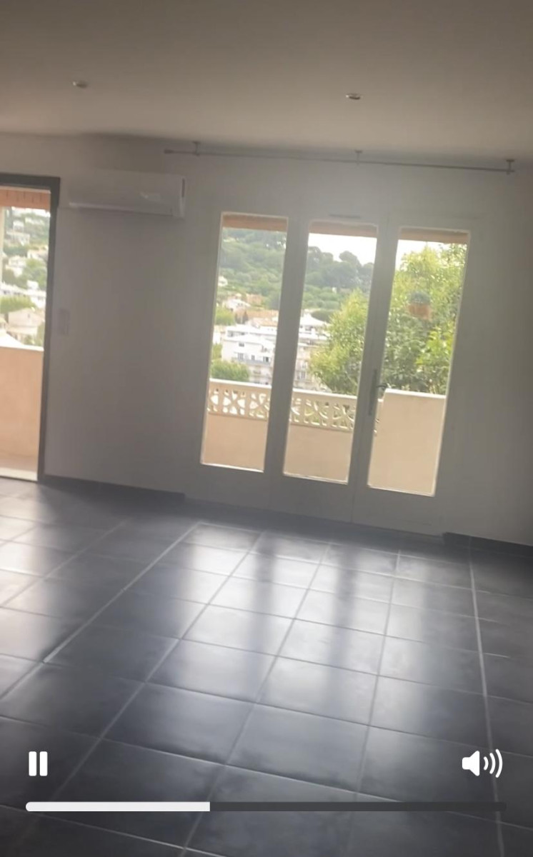 
                                                Location
                                                 Vue imprenable