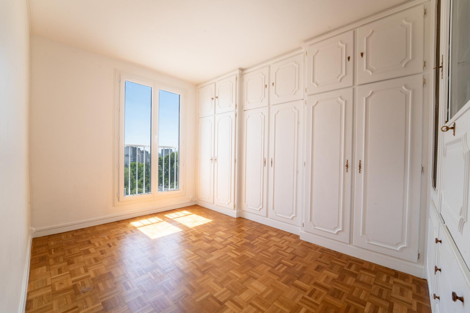 
                                                Location
                                                 Vue lac & Tour Eiffel - Lumineux - 71m₂ rénové