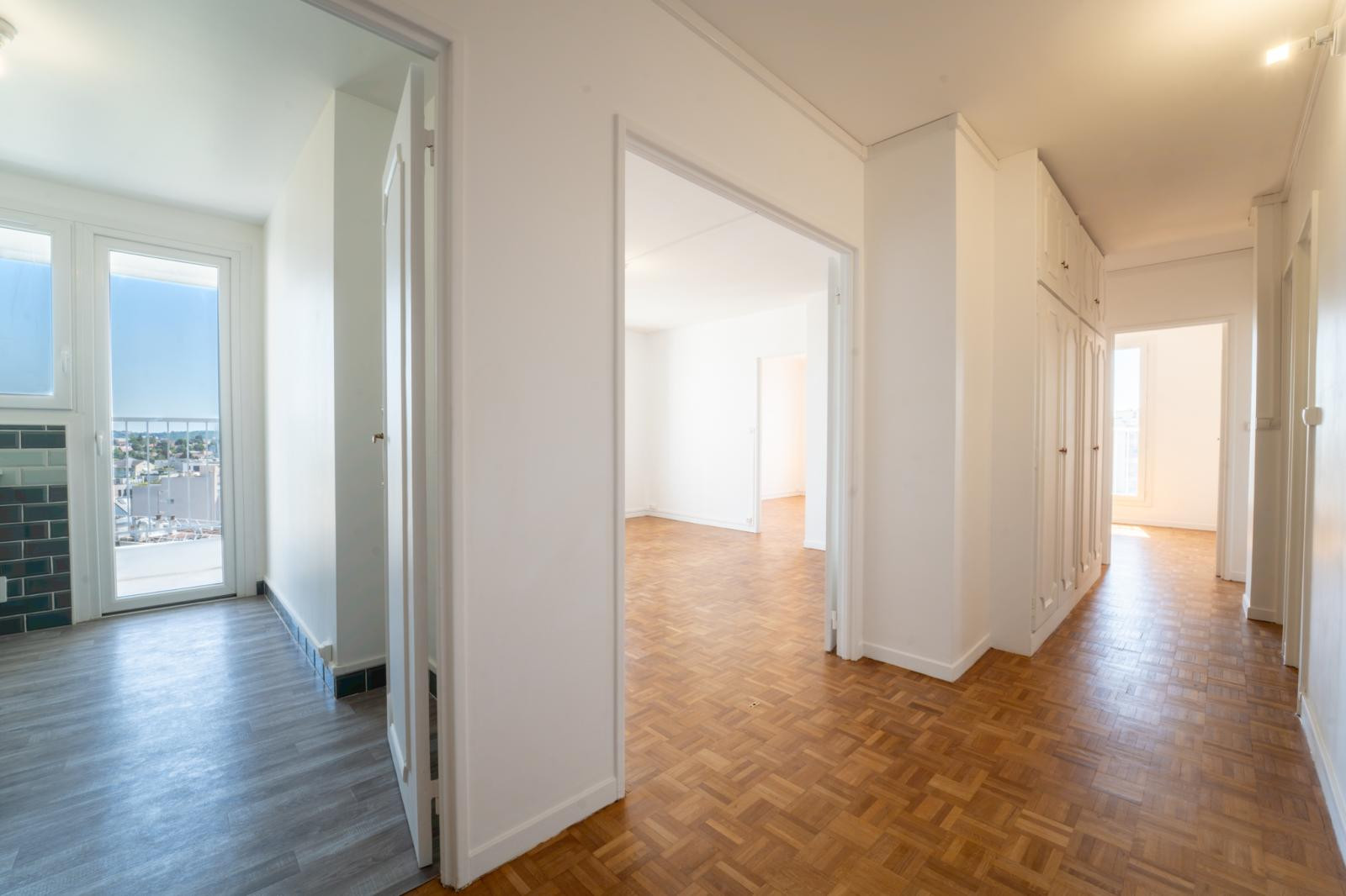 
                                                Location
                                                 Vue lac & Tour Eiffel - Lumineux - 71m₂ rénové