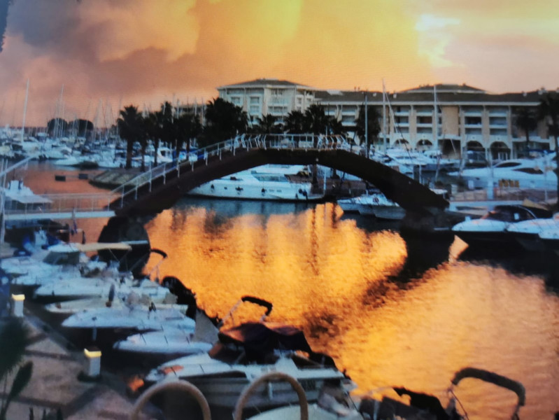 
                                                Vente
                                                 Vue Mer-Port-Bateaux