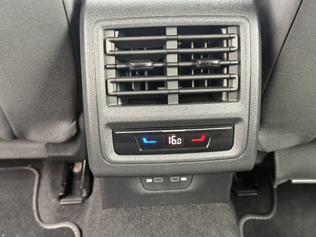 
                                                Voiture
                                                 VW Golf