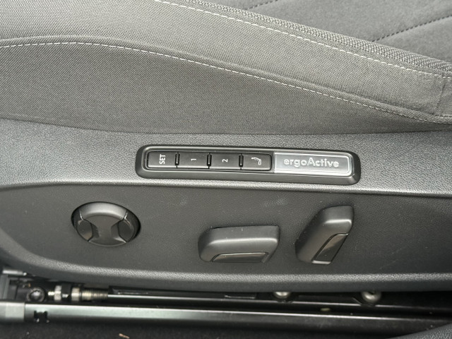 
                                                Voiture
                                                 VW Golf