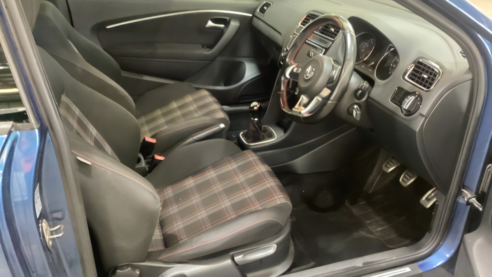 
                                                Voiture
                                                 VW Polo GTi