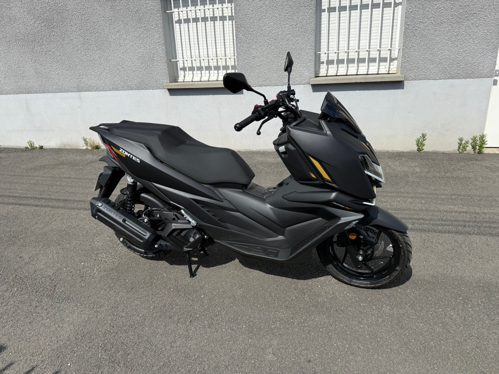 
                                                Moto - Scooter
                                                 Zontes 125 X 2026