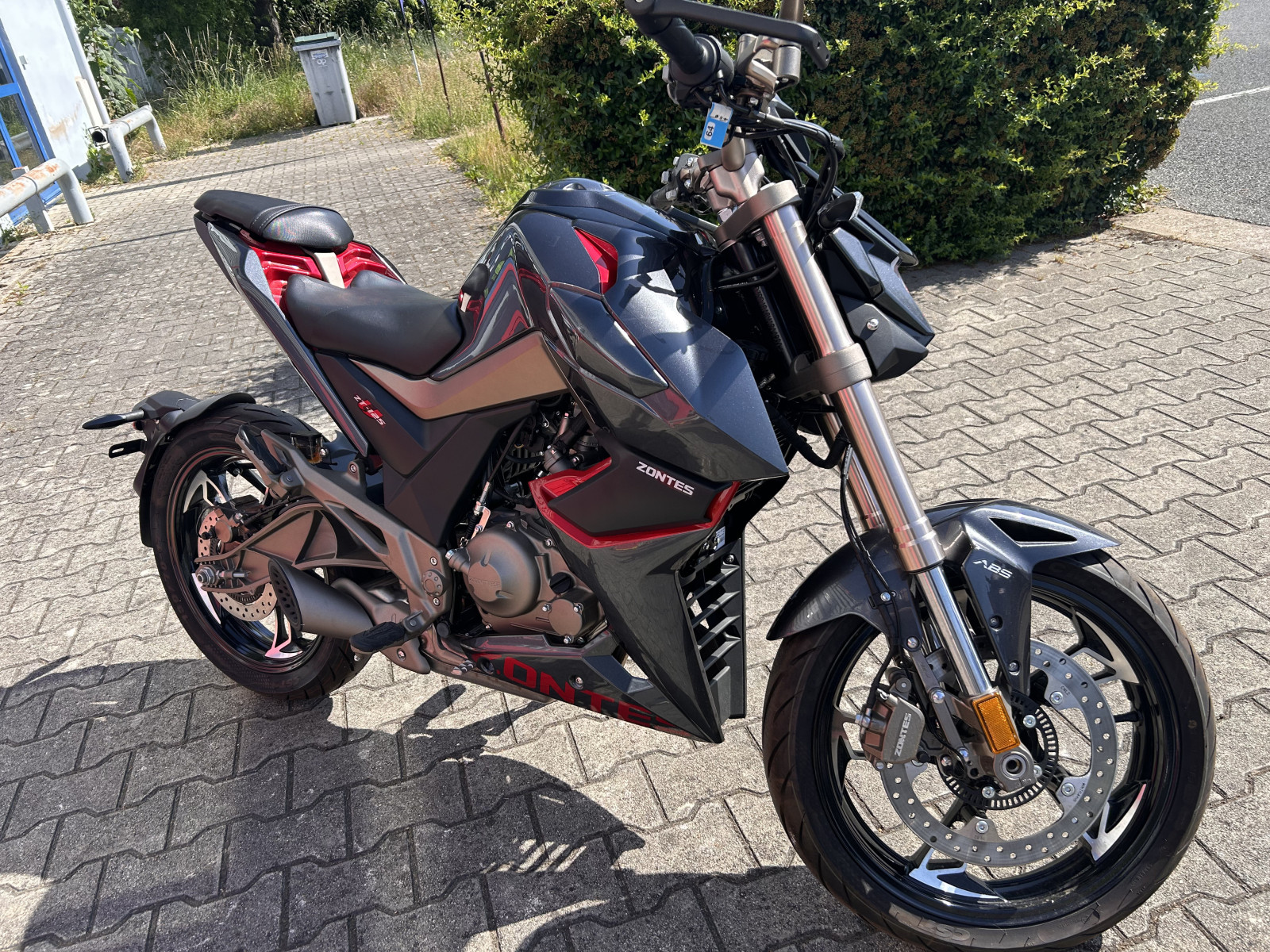 
                                                Moto - Scooter
                                                 Zontes 😉 zontes-125 raodster – état neuf / garantie / faible km 1 km😉  3 190 € 2026