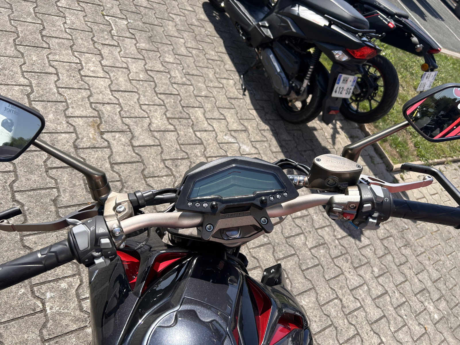 
                                                Moto - Scooter
                                                 Zontes 😉 zontes-125 raodster – état neuf / garantie / faible km 1 km😉  3 190 € 2026